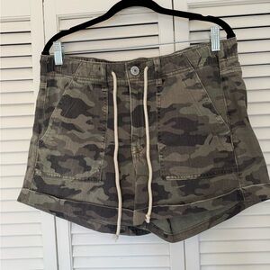 American Eagle Outfitters Camouflage Cargo Shorts